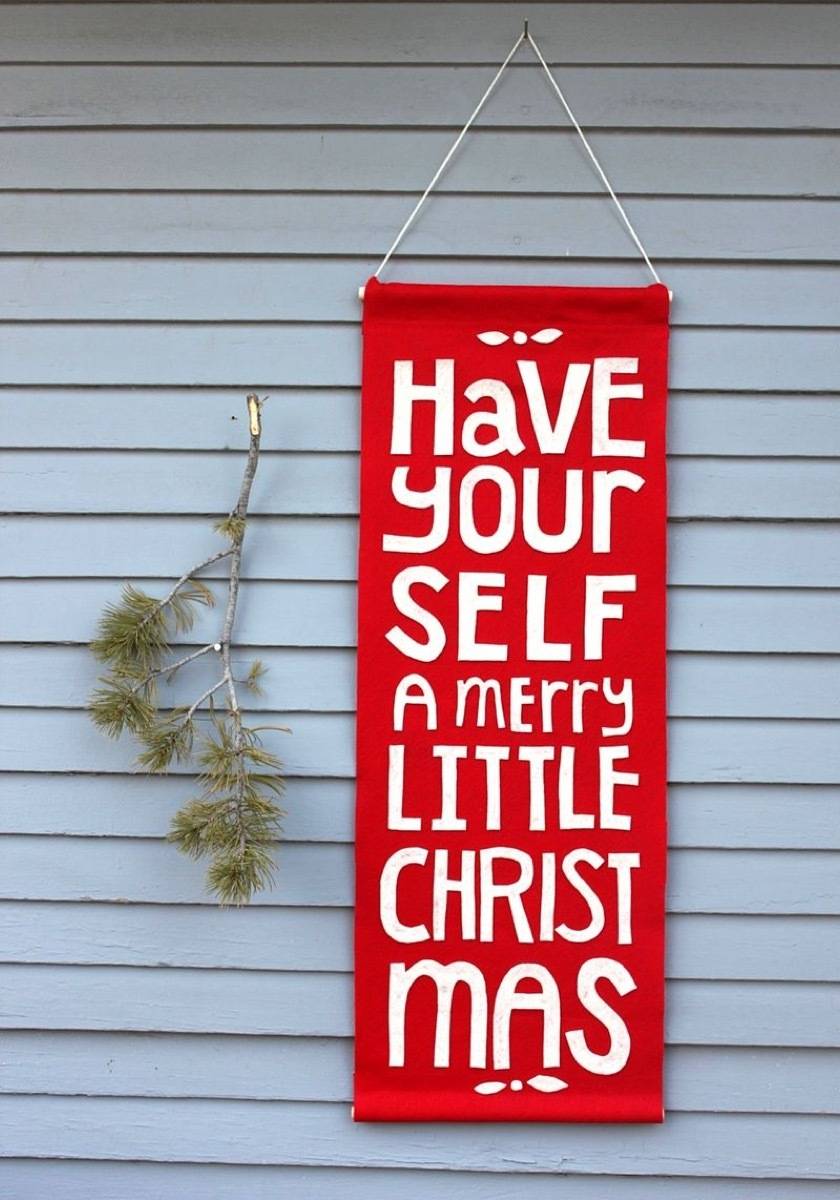 81 Stylish Christmas Decor Ideas You Can DIY | Felt banner
