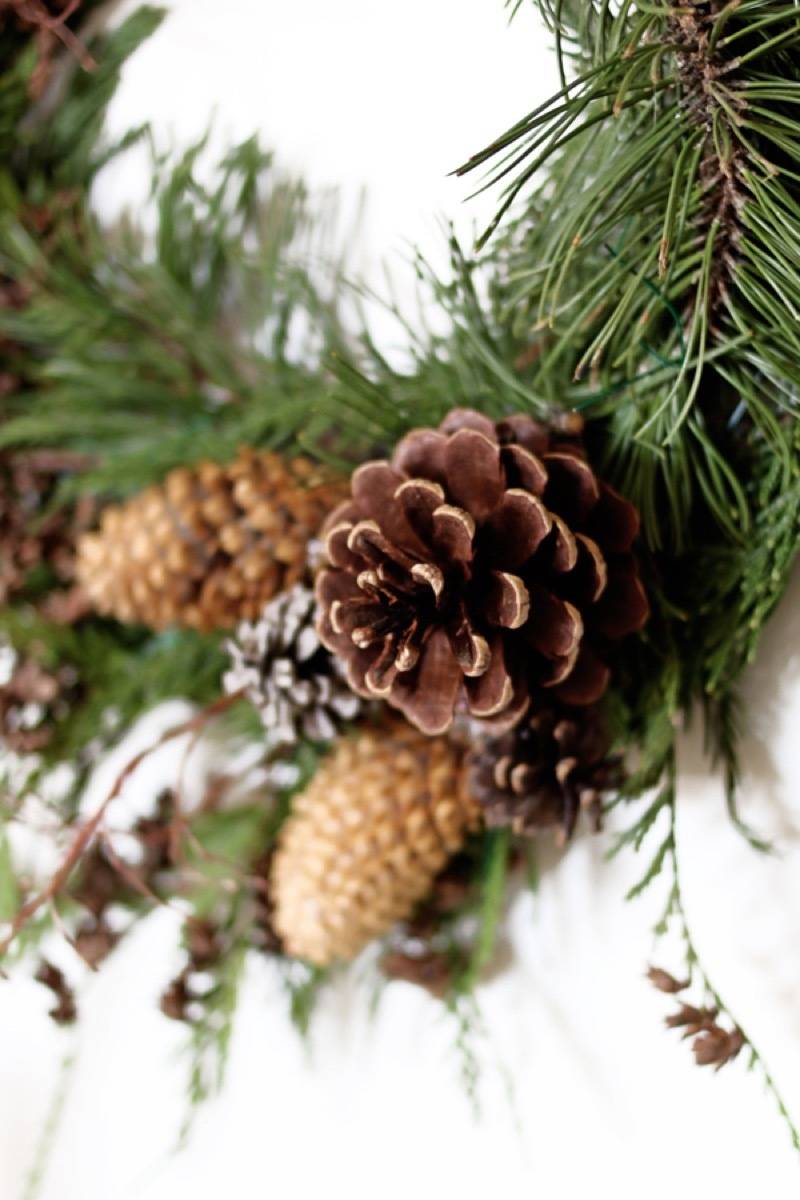 81 Stylish Christmas Decor Ideas You Can DIY | Foraged wreath