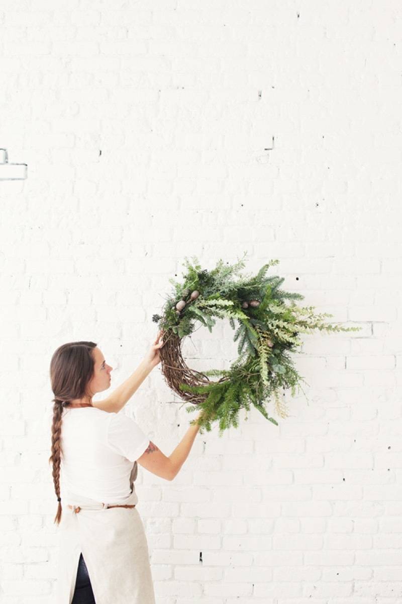 81 Stylish Christmas Decor Ideas You Can DIY | Simple holiday wreath