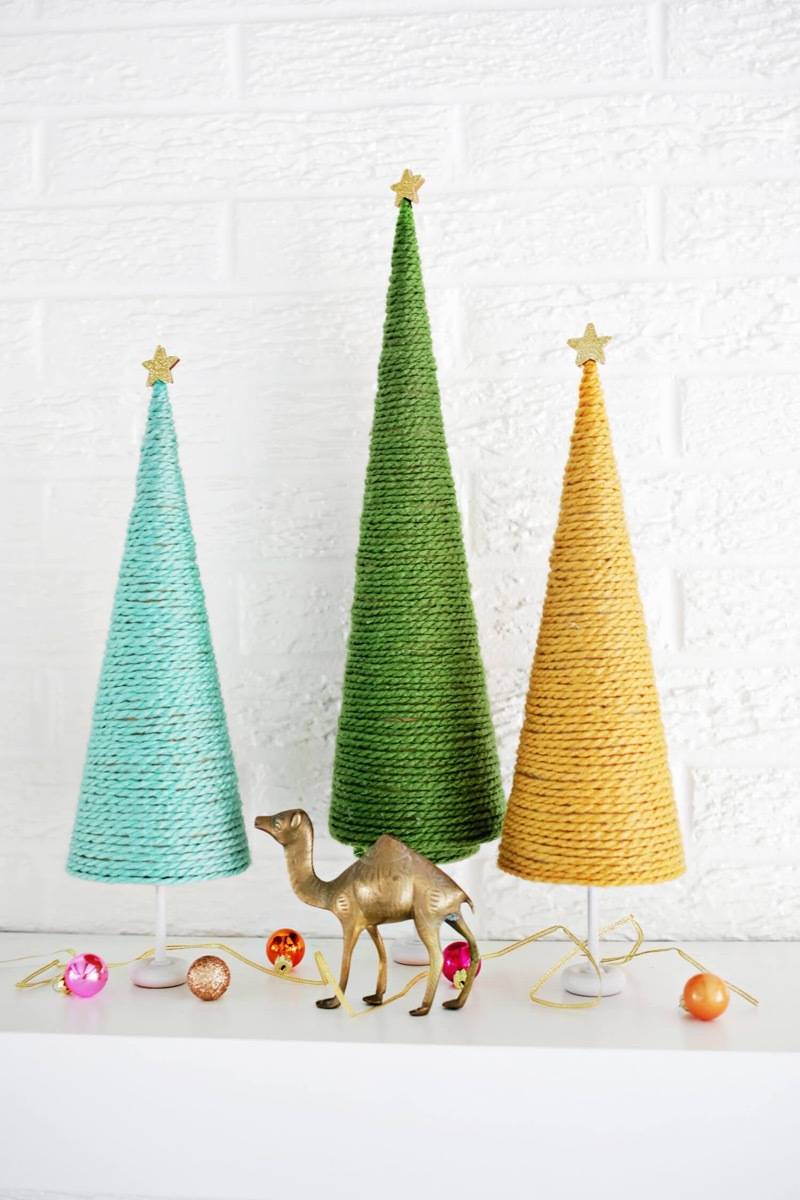 81 Stylish Christmas Decor Ideas You Can DIY | Yarn trees