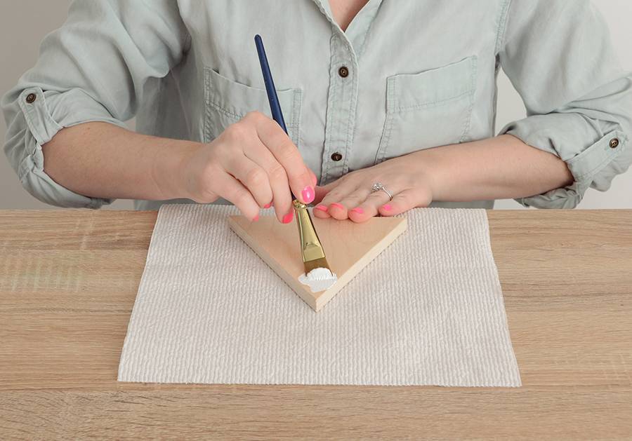 Easy DIY Snowy Mountain Napkin Holder