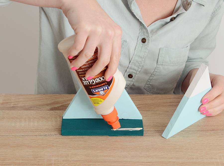 Easy DIY Snowy Mountain Napkin Holder