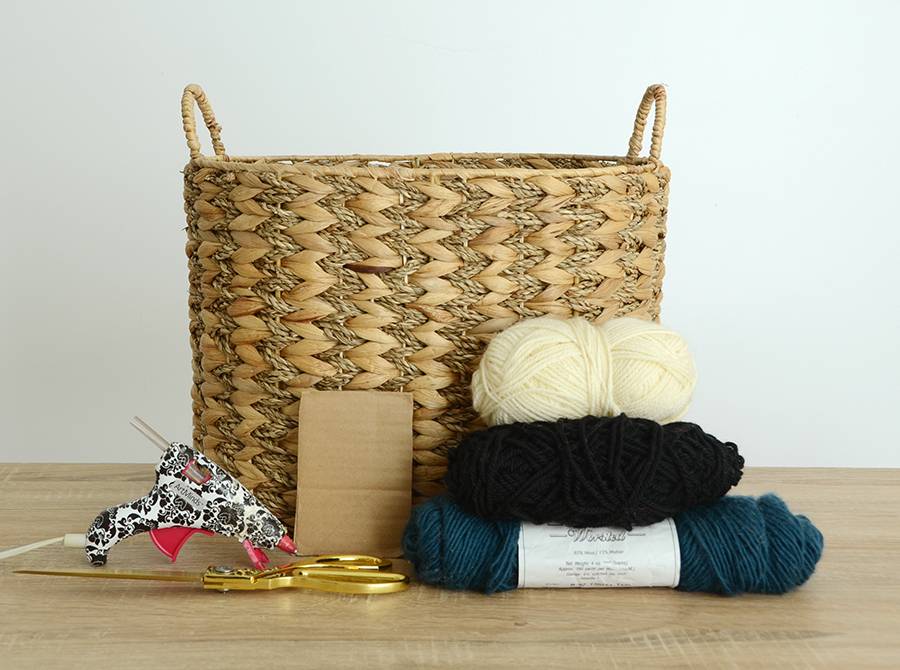 Anthro Knockoff: Easy DIY Fringe Basket 