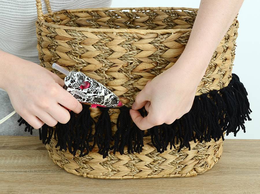 Anthro Knockoff: Easy DIY Fringe Basket 