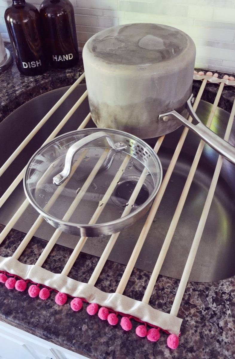 Space-saving drying rack that fits over your sink