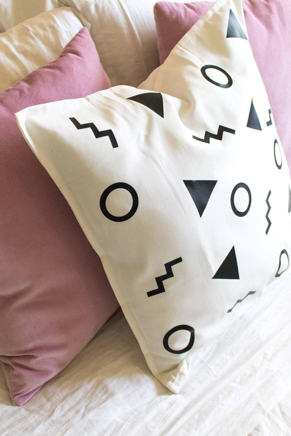 Abstract pillow project by Holly Wade, via Curbly