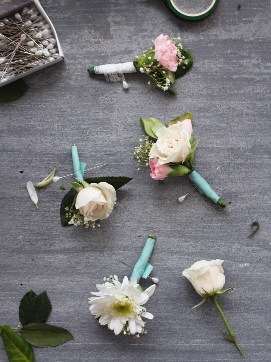 Save money on your wedding day with this DIY boutonniere tutorial!