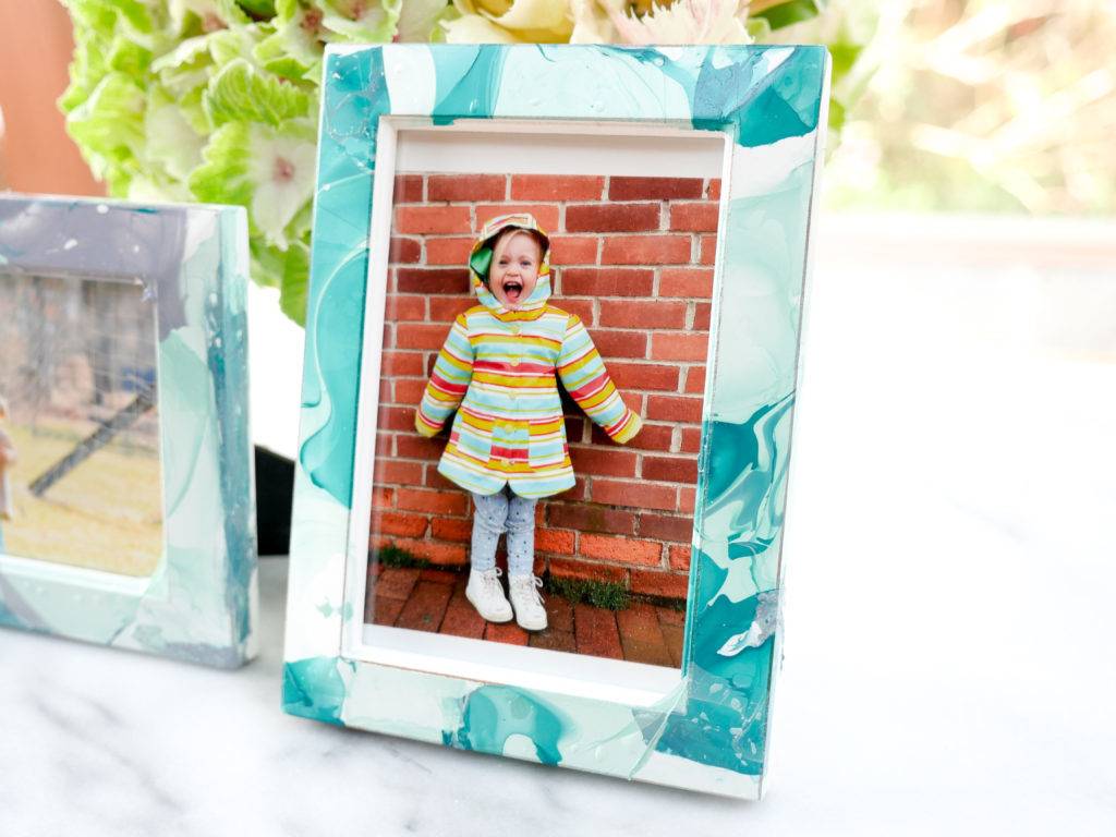 Picture frame makeover ideas - Photo via Happily Eva After