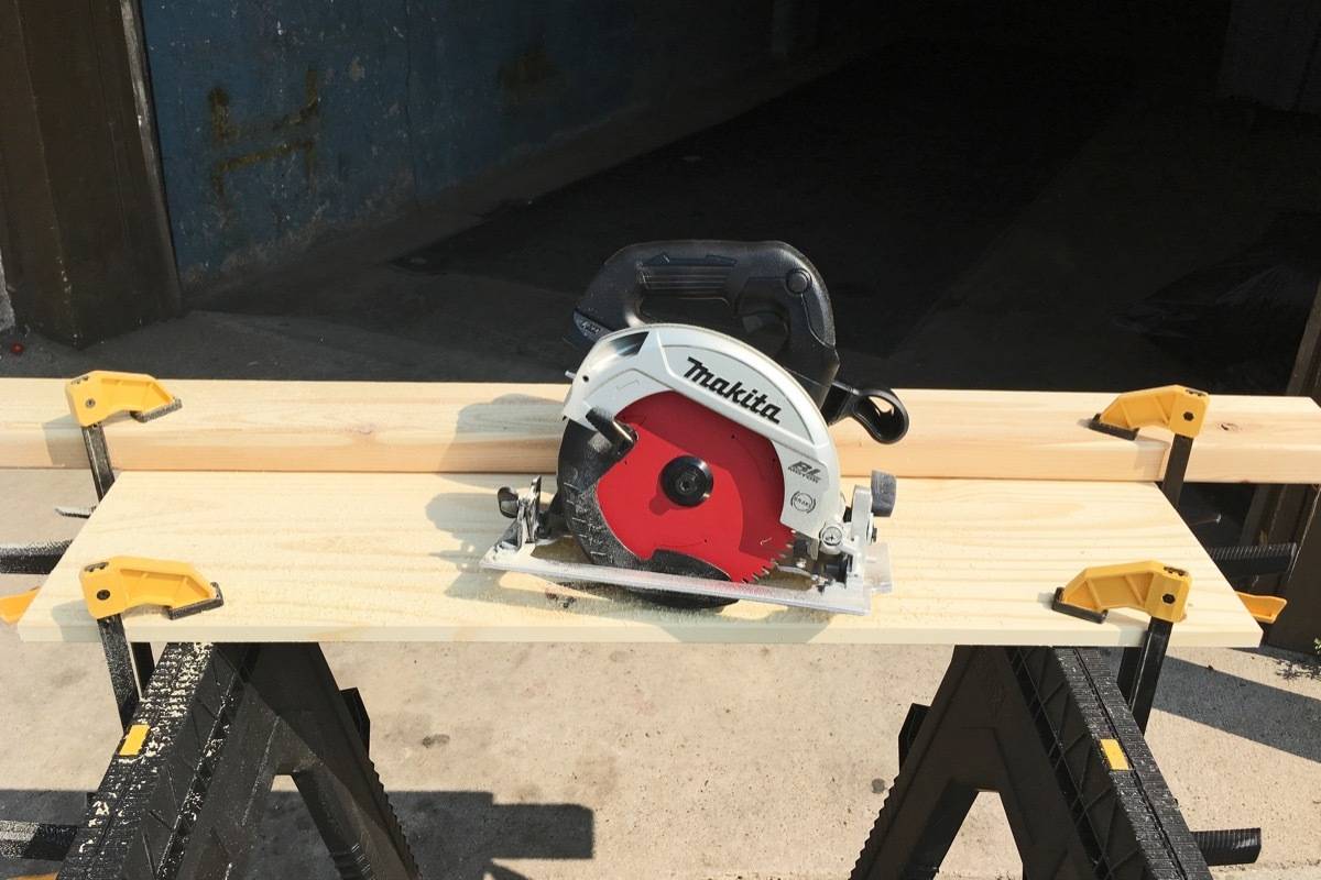 Making a cut with my Makita circular saw