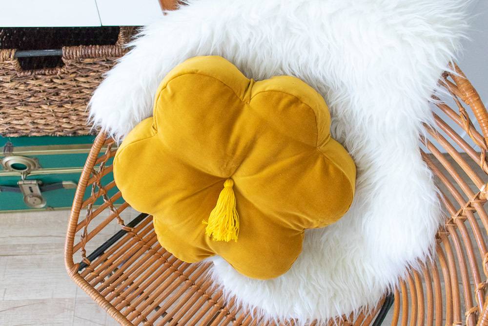 Yellow velvet pillow project