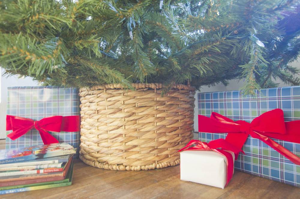 Make a Christmas tree basket stand from a wicker container