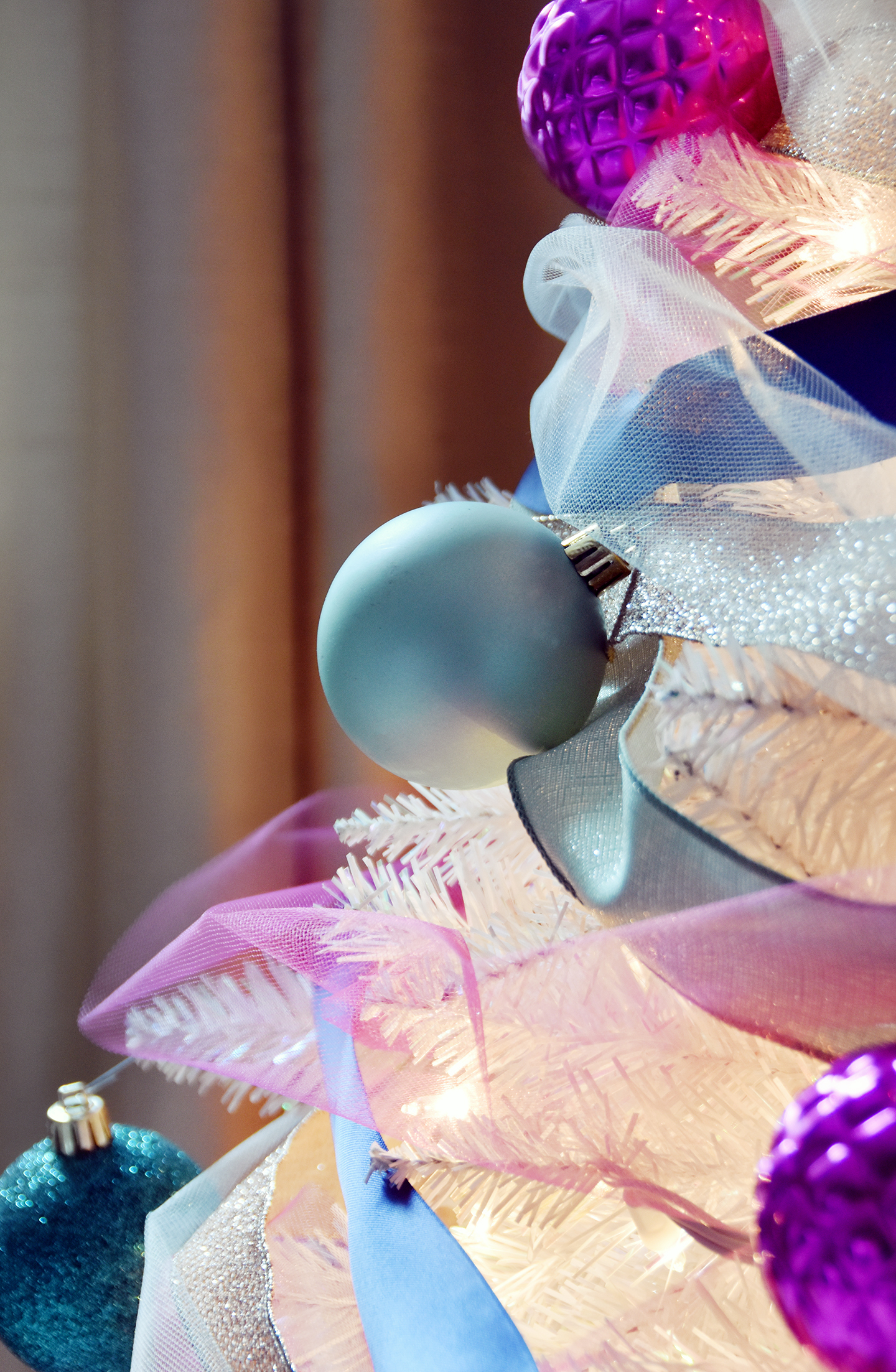 How To Decorate A Christmas Tree With Ribbon | Curbly #christmas #holiday #ribbon #nontraditional #unique