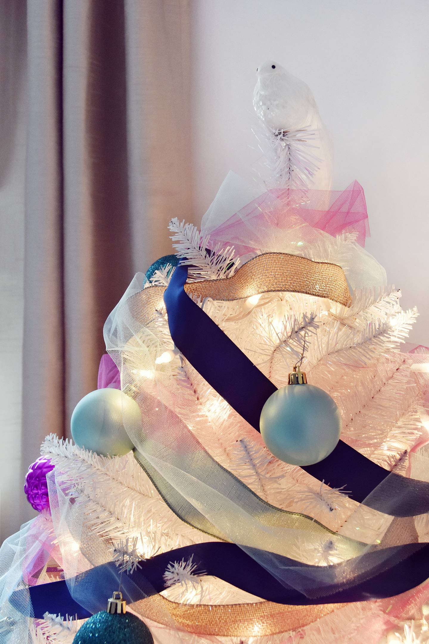 How To Decorate A Christmas Tree With Ribbon | Curbly #christmas #holiday #ribbon #nontraditional #unique