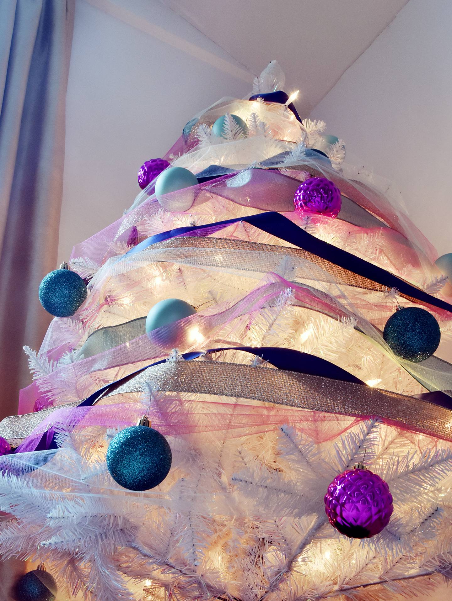 How To Decorate A Christmas Tree With Ribbon | Curbly #christmas #holiday #ribbon #nontraditional #unique