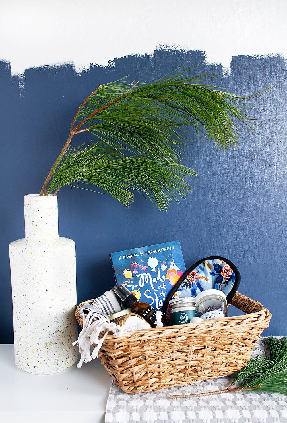 Christmas Gifts: Give a gift basket
