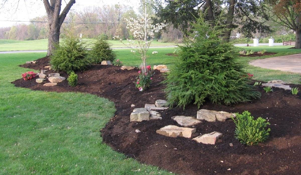 Create a berm: 59 DIY landscaping ideas