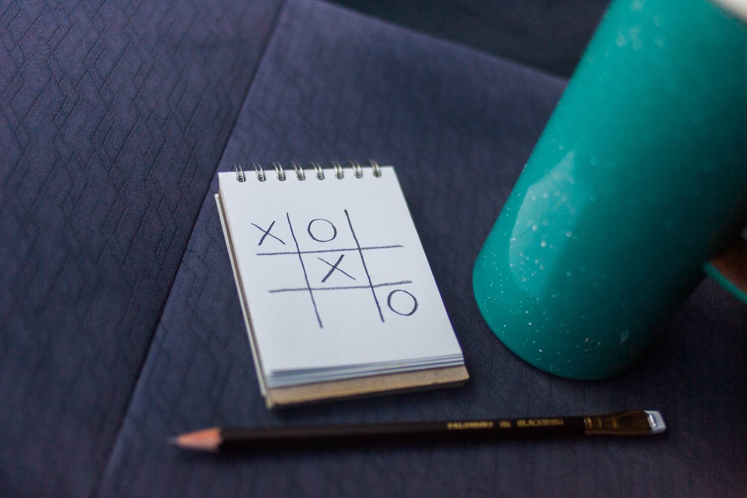 Road trip games: tic-tac-toe in the car with a travel mug