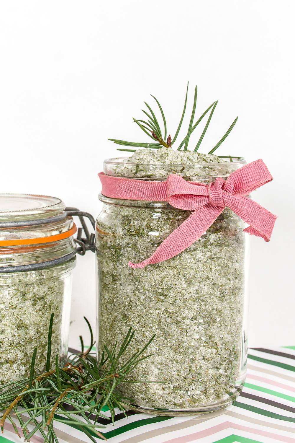 Making Christmas tree bath salts