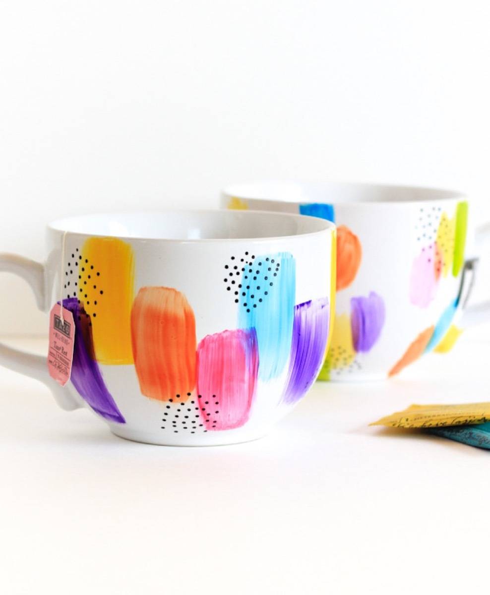 DIY Mother's Day Gift Ideas: Dishwasher-safe mug