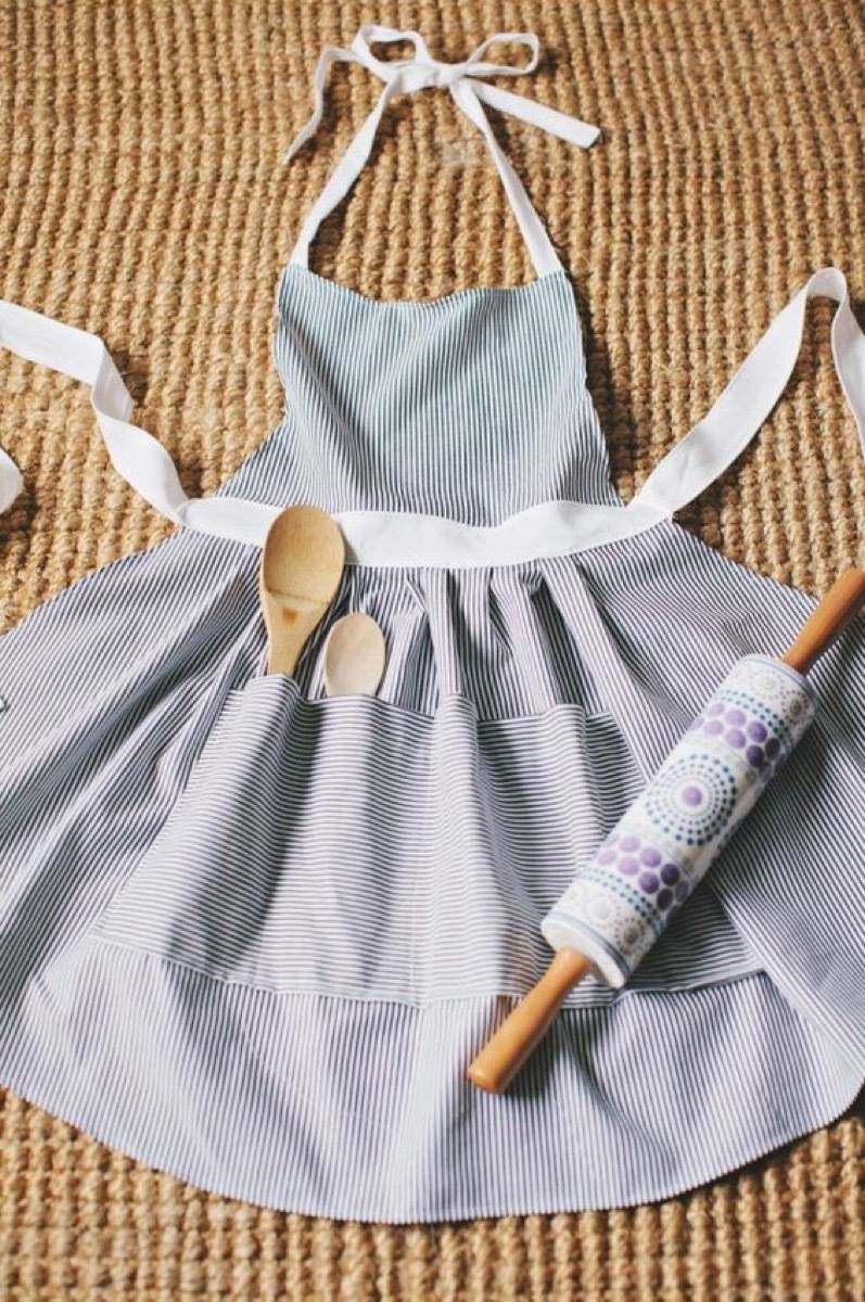 DIY Mother's Day Gift Ideas: Hostess apron