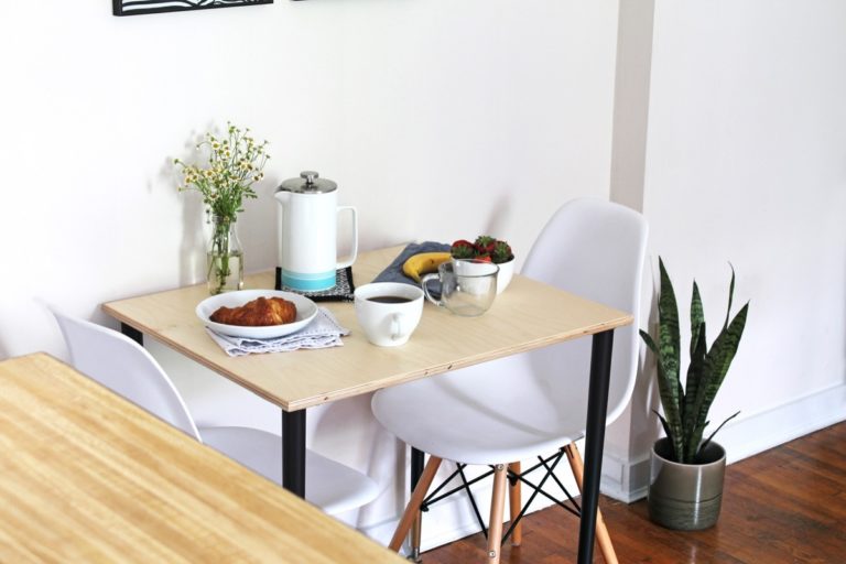 Small Dining Table DIY Can Be Completed in One Day!