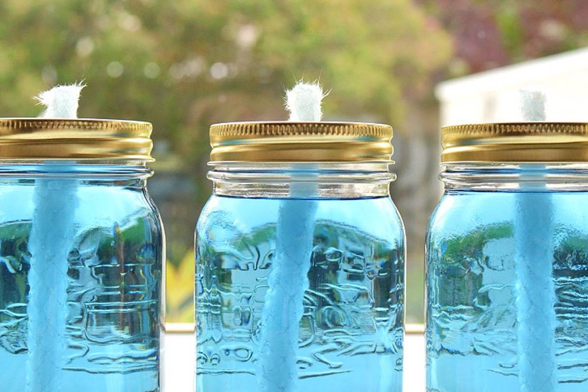 62 DIY Projects to Transform Your Backyard: Bug-repelling citronella candles
