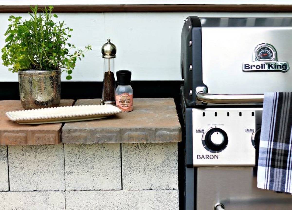 62 DIY Projects to Transform Your Backyard: DIY grill countertop