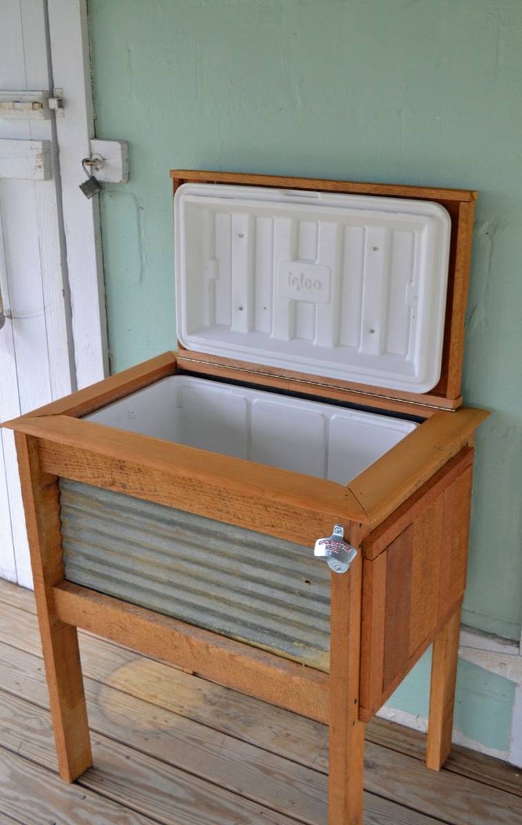 62 DIY Projects to Transform Your Backyard: Drink cooler stand