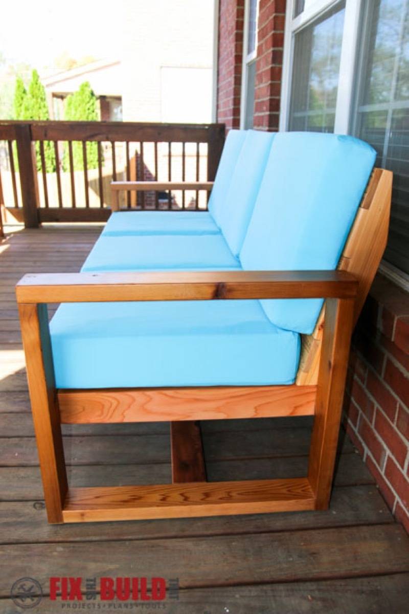 62 DIY Projects to Transform Your Backyard: Modern outdoor sofa