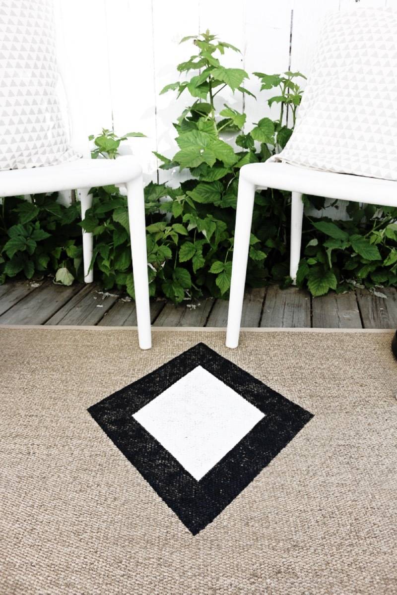 62 DIY Projects to Transform Your Backyard: Painted outdoor rug
