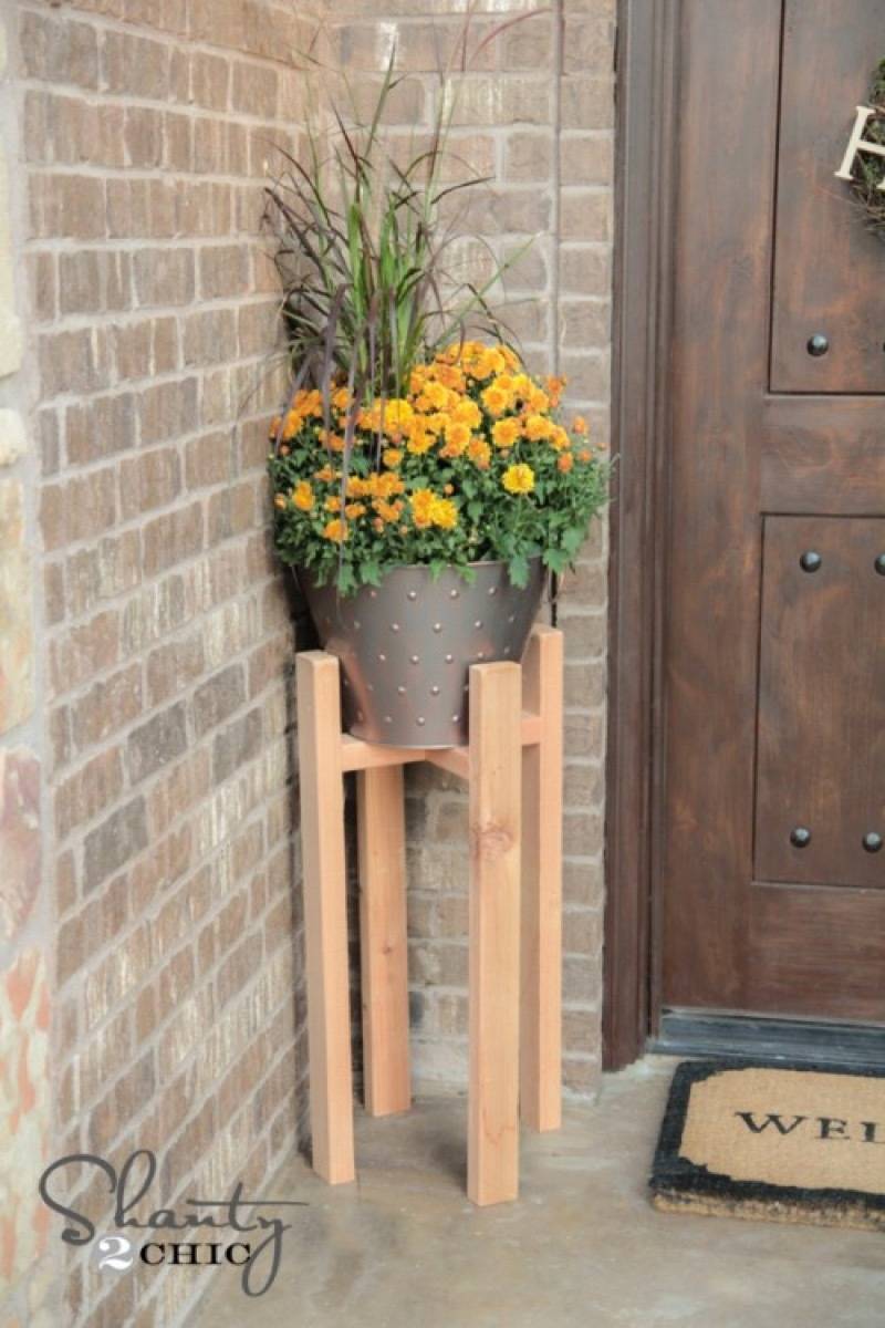 62 DIY Projects to Transform Your Backyard: Wooden plant stand