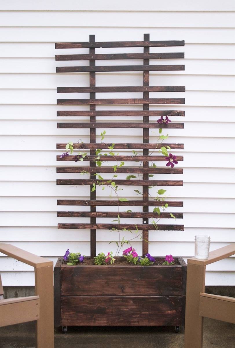 62 DIY Projects to Transform Your Backyard: DIY trellis with planter box