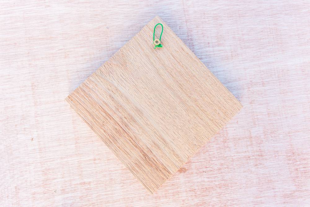 Hanging method for vertical garden