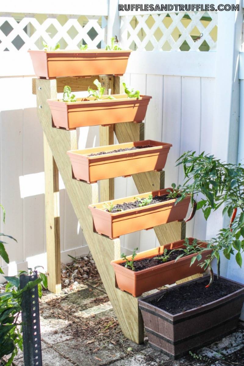 62 DIY Outdoor Projects: Vertical planter