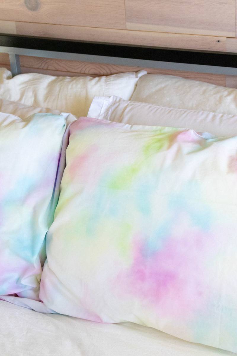 How to make watercolored pillow cases