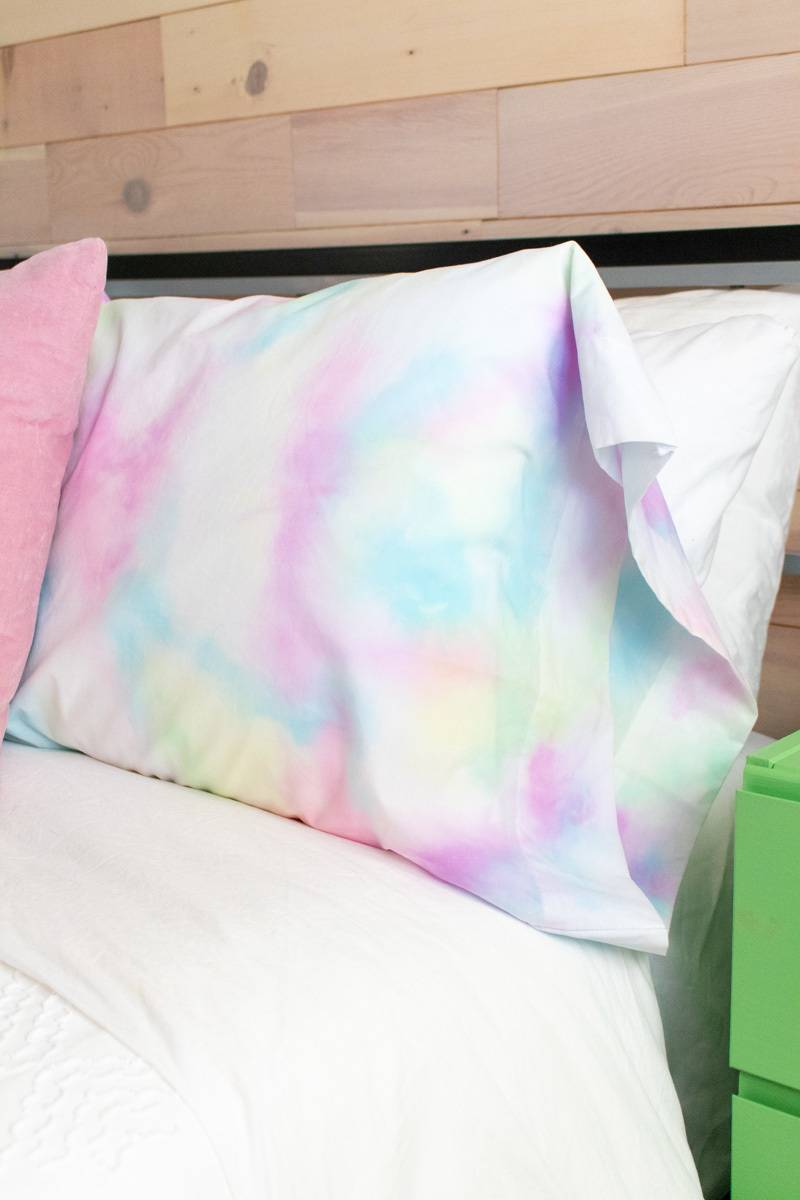 DIY Watercolor Pillowcases