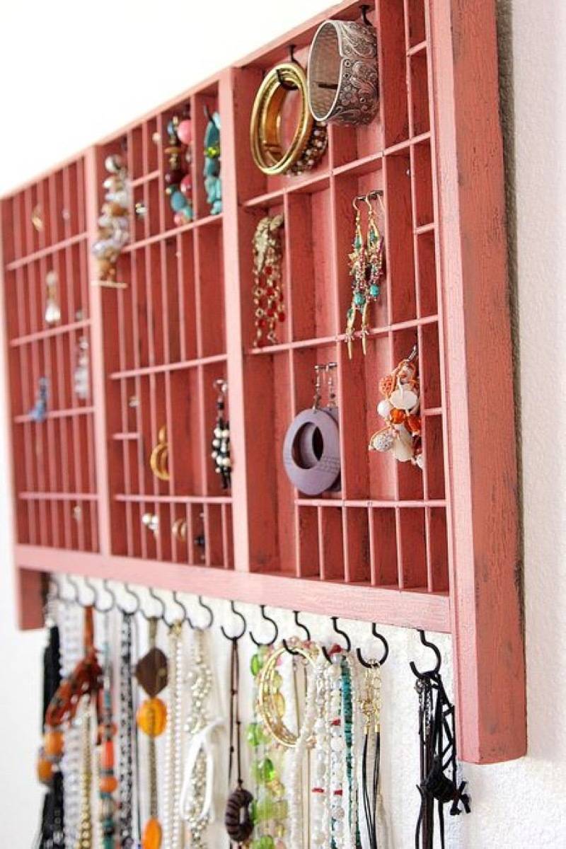 Type set jewelry organizer