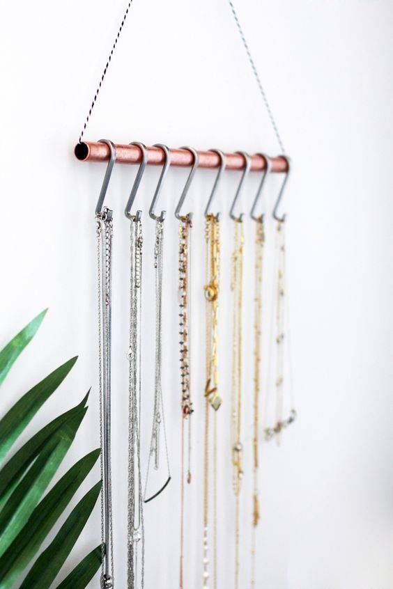 Minimal wall-hanging necklace holder