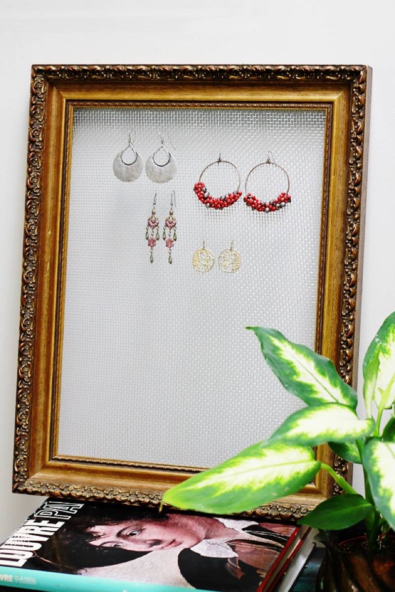DIY Wire and Frame Earring Display