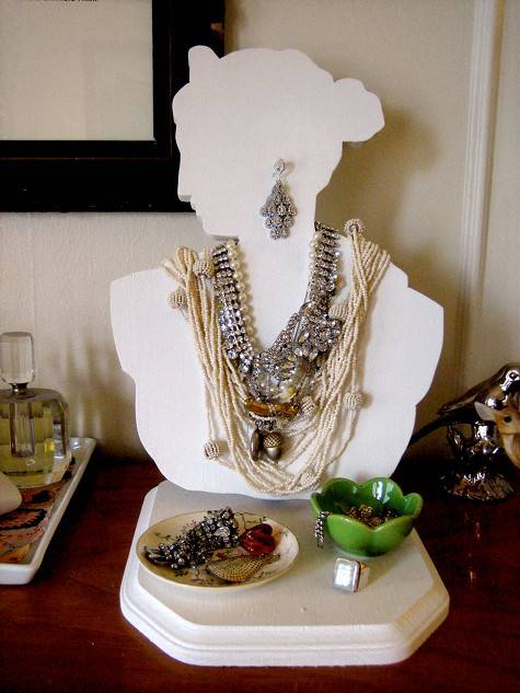 Bust jewelry display