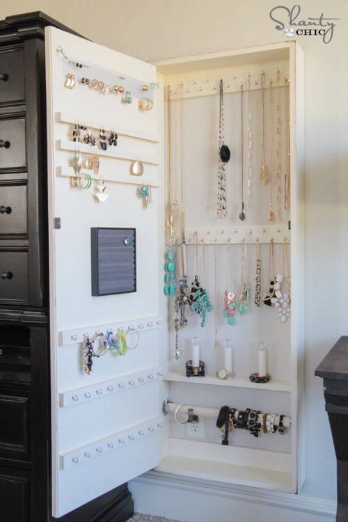 Hidden jewelry storage