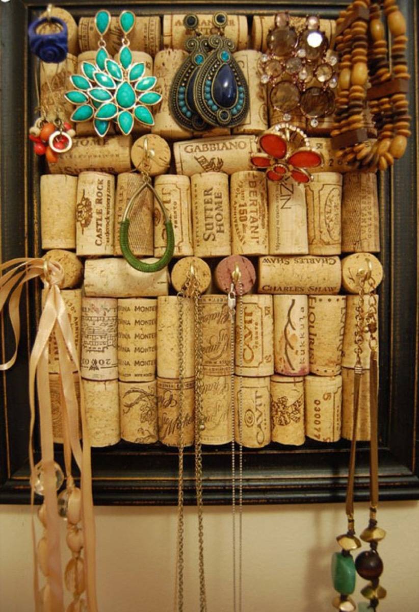 How to make wine cork jewelry holder