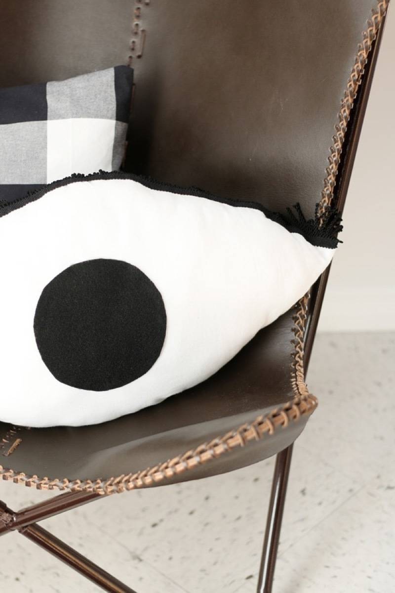 Our Favorite Pillow Projects from the Curbly Archives | Eyeball pillow