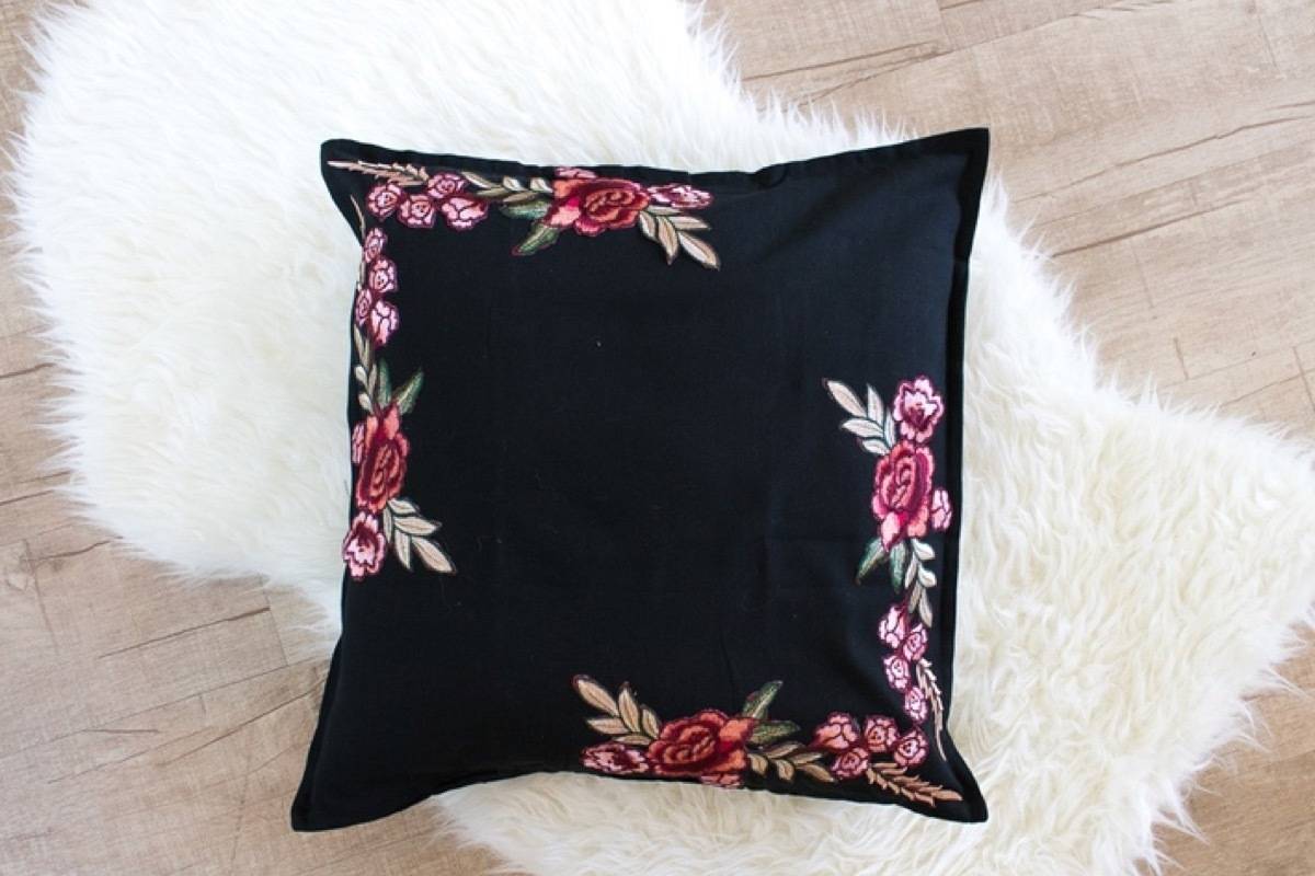 Our Favorite Pillow Projects from the Curbly Archives | Floral patches pillow
