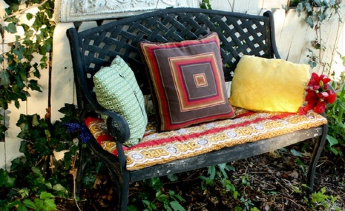 Our Favorite Pillow Projects from the Curbly Archives | Outdoor pillow