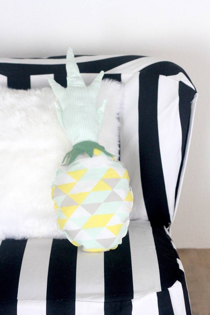 Colorful pillow idea from kojodesigns | 75 DIY Kids Decor Ideas