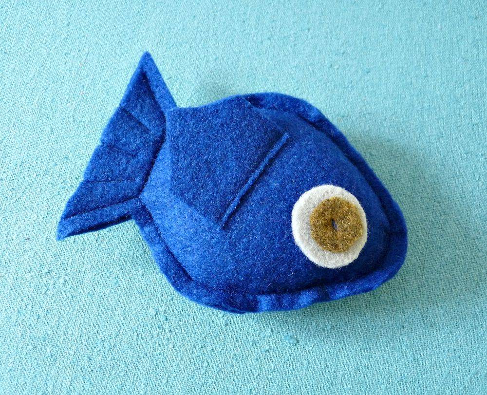 Felted fish cat toy