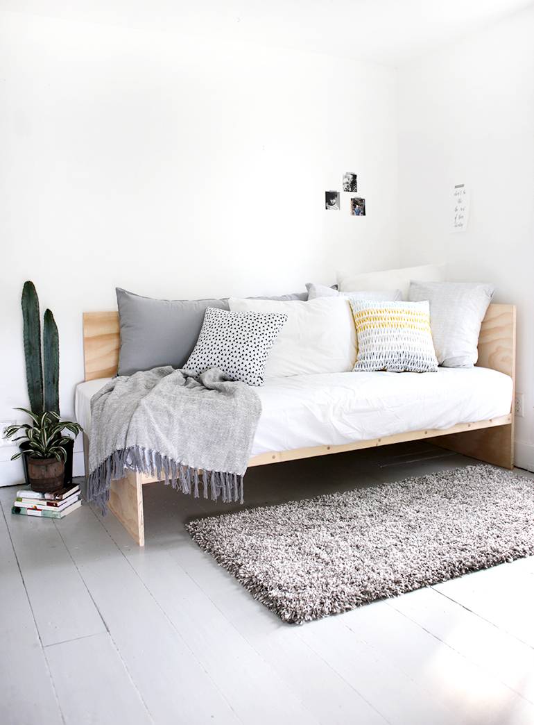 10 DIY Daybeds Done On The Cheap 