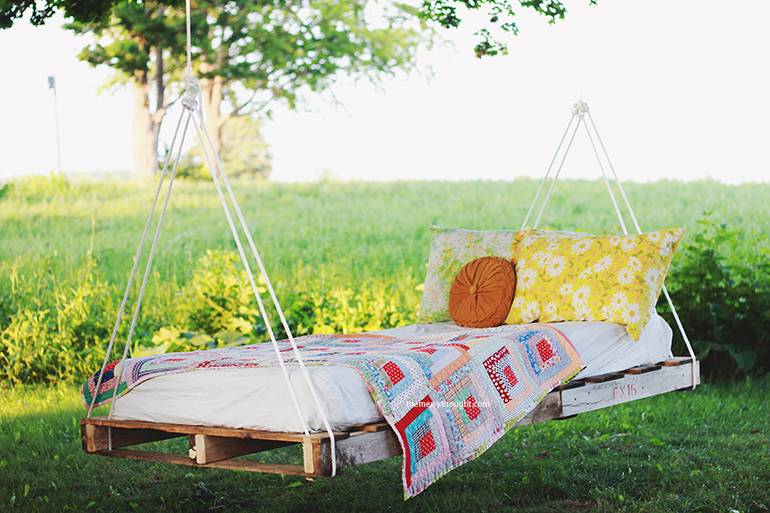 10 DIY Daybeds Done On The Cheap 