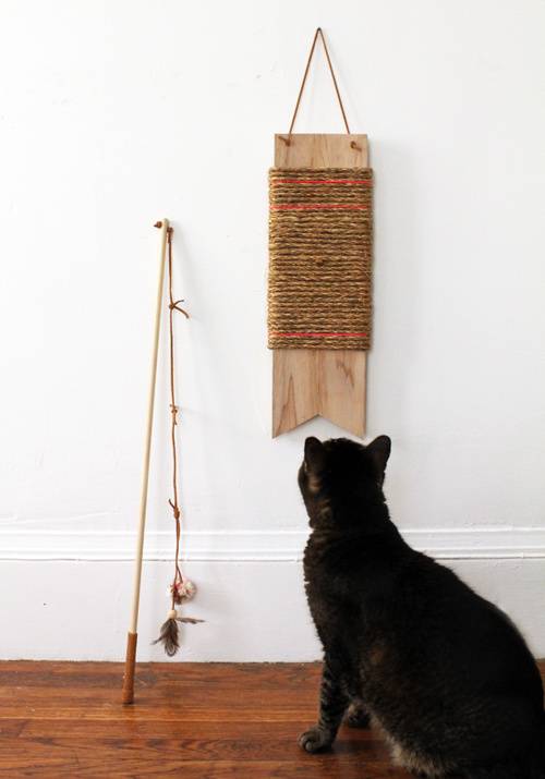 DIY Hanging Cat Scratcher